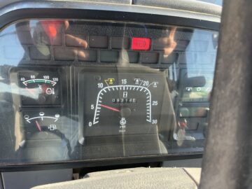 New Holland 7840 SLE Tractor (ST24087) New Holland 7840 SLE Tractor (ST24087)