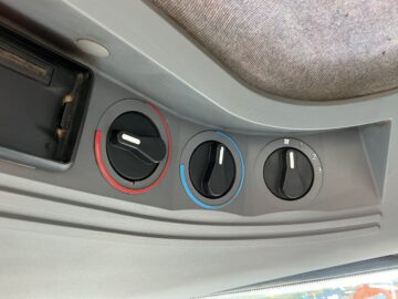 New Holland 7840 SLE Tractor (ST24087) New Holland 7840 SLE Tractor (ST24087)