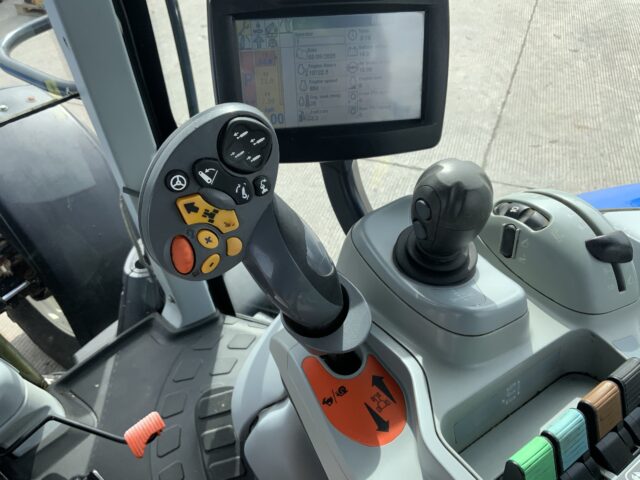 New Holland T7.185 Auto Command Tractor (ST24146)