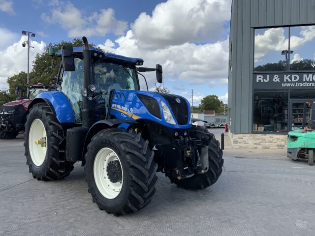 New Holland T7.230 Tractor (ST24298)