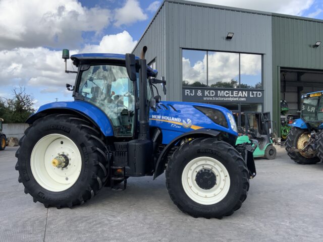 New Holland T7.230 Tractor (ST24298)