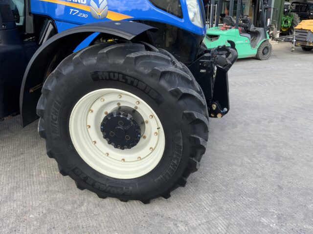 New Holland T7.230 Tractor (ST24298)
