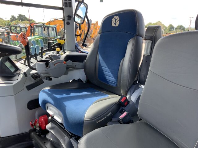 New Holland T7.230 Tractor (ST24298)
