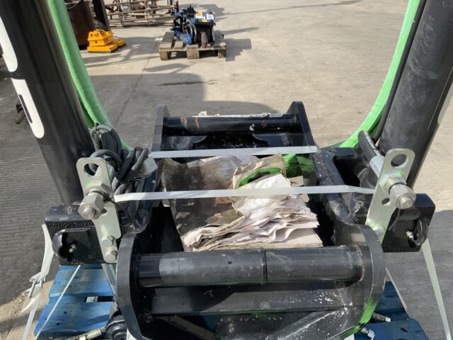 Steel Wrist Tilt Rotating Quick Hitch (ST24619)
