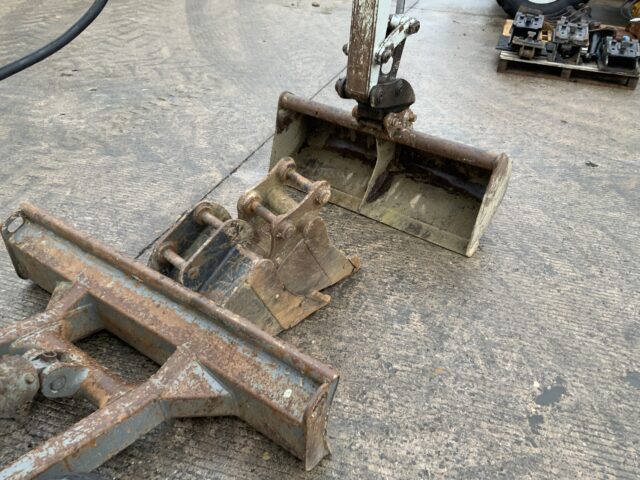 Takeuchi TB230 Digger (ST24061)