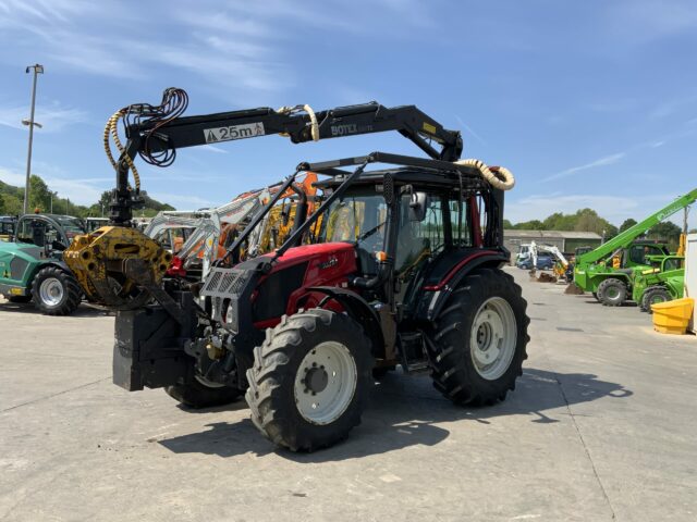 Valtra N123 Hi Tech Tractor With Roof Mounted Botex 560TL Crane (ST23285)