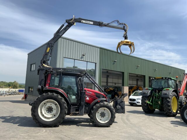 Valtra N123 Hi Tech Tractor With Roof Mounted Botex 560TL Crane (ST23285)