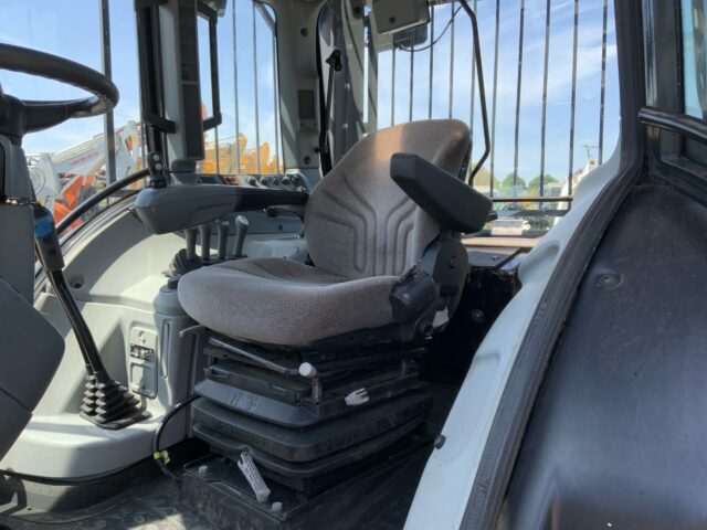 Valtra N123 Hi Tech Tractor With Roof Mounted Botex 560TL Crane (ST23285)