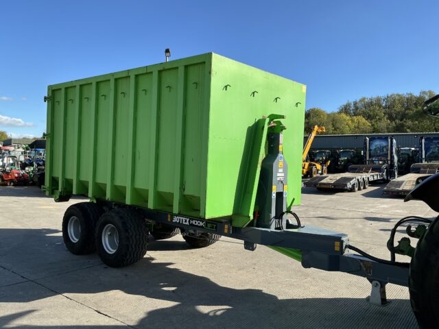 EFM/Botex 12T Hook Lift Trailer