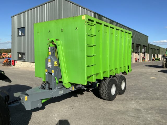 EFM/Botex 12T Hook Lift Trailer