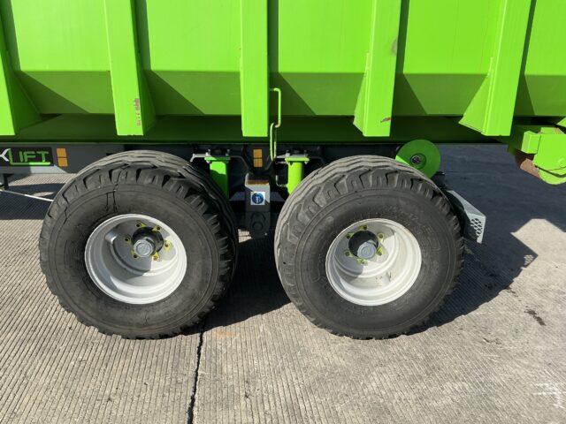 EFM/Botex 12T Hook Lift Trailer
