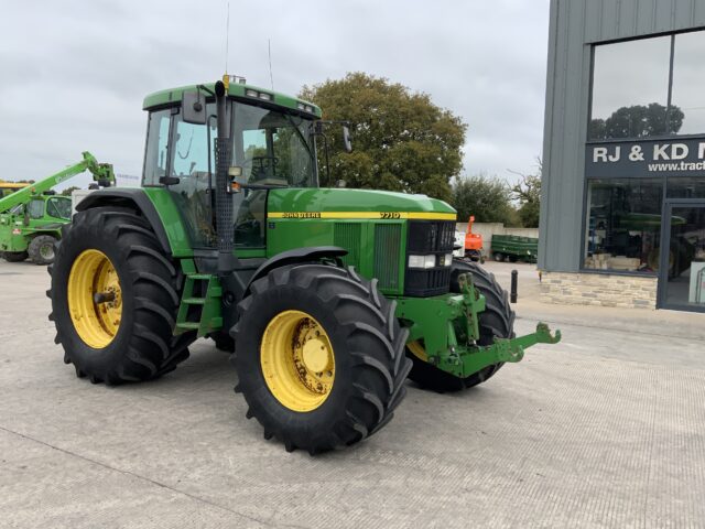 John Deere 7710 Tractor