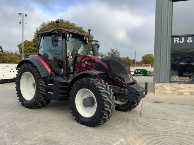 Valtra T235 ACTIVE Twin Track Reverse Drive