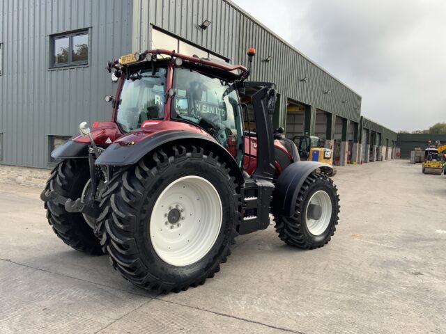 Valtra T235 ACTIVE Twin Track Reverse Drive