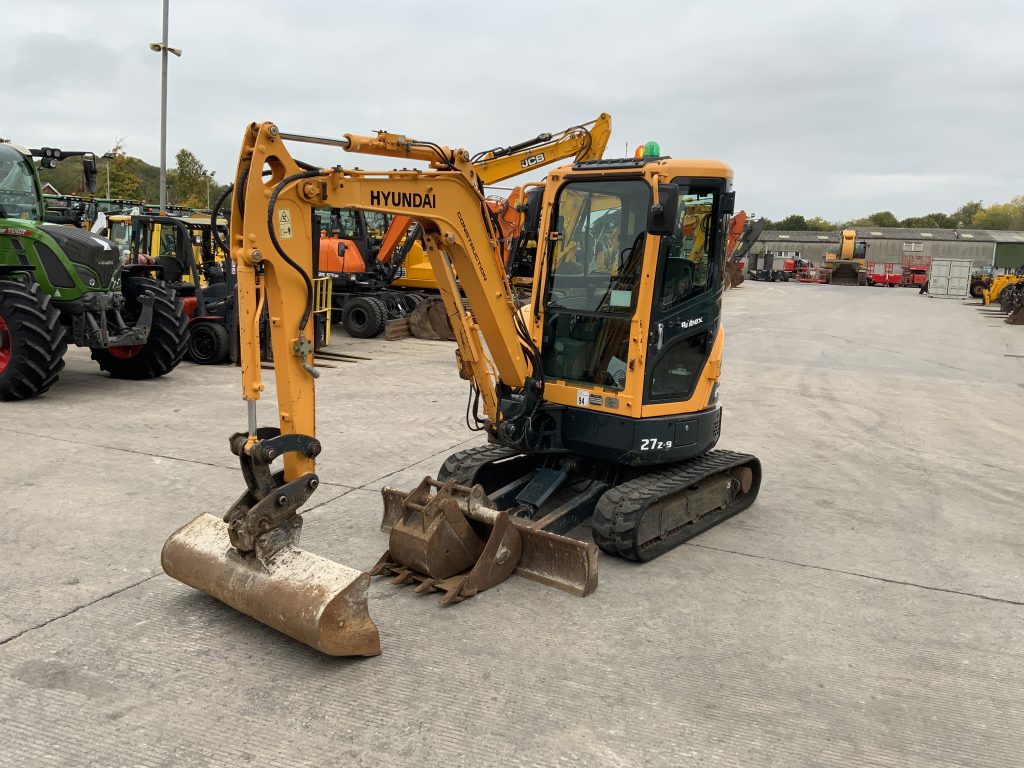 Hyundai Robex 27z-9 Digger (ST24418)