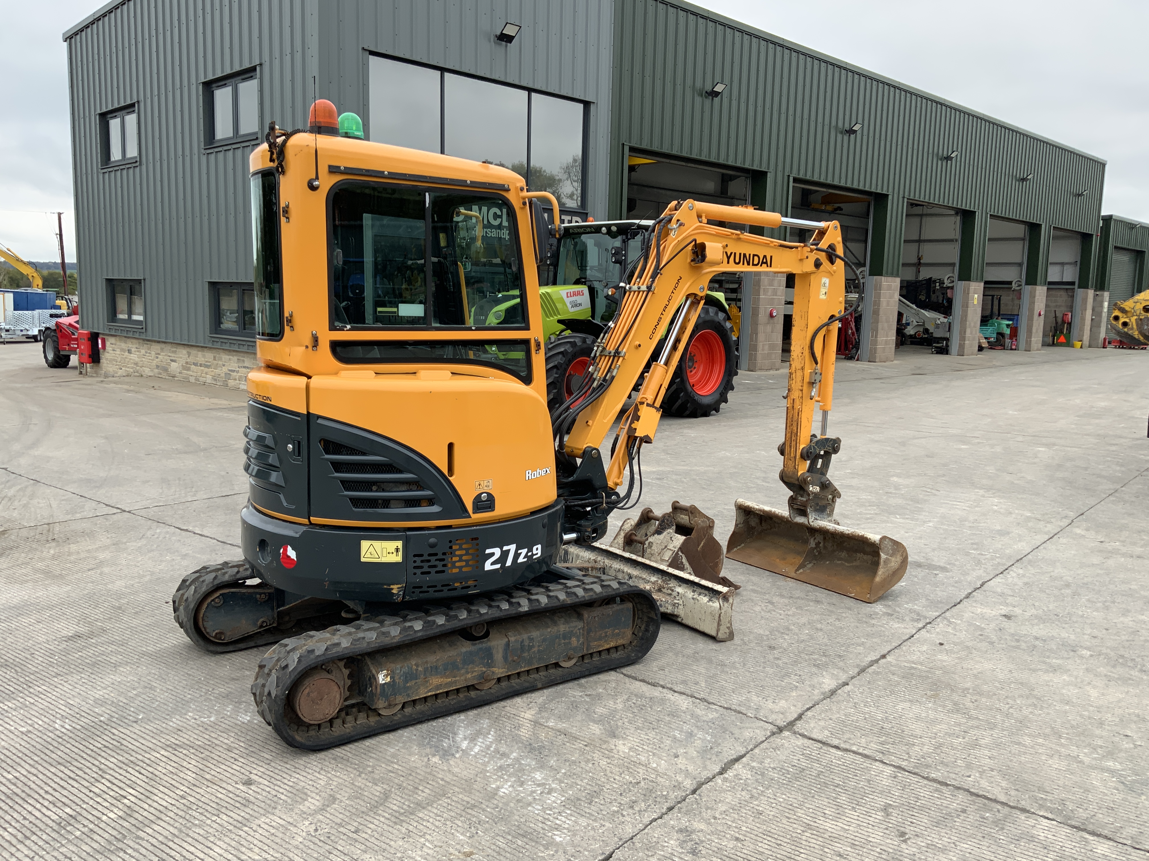 Hyundai Robex 27z-9 Digger (ST24418)