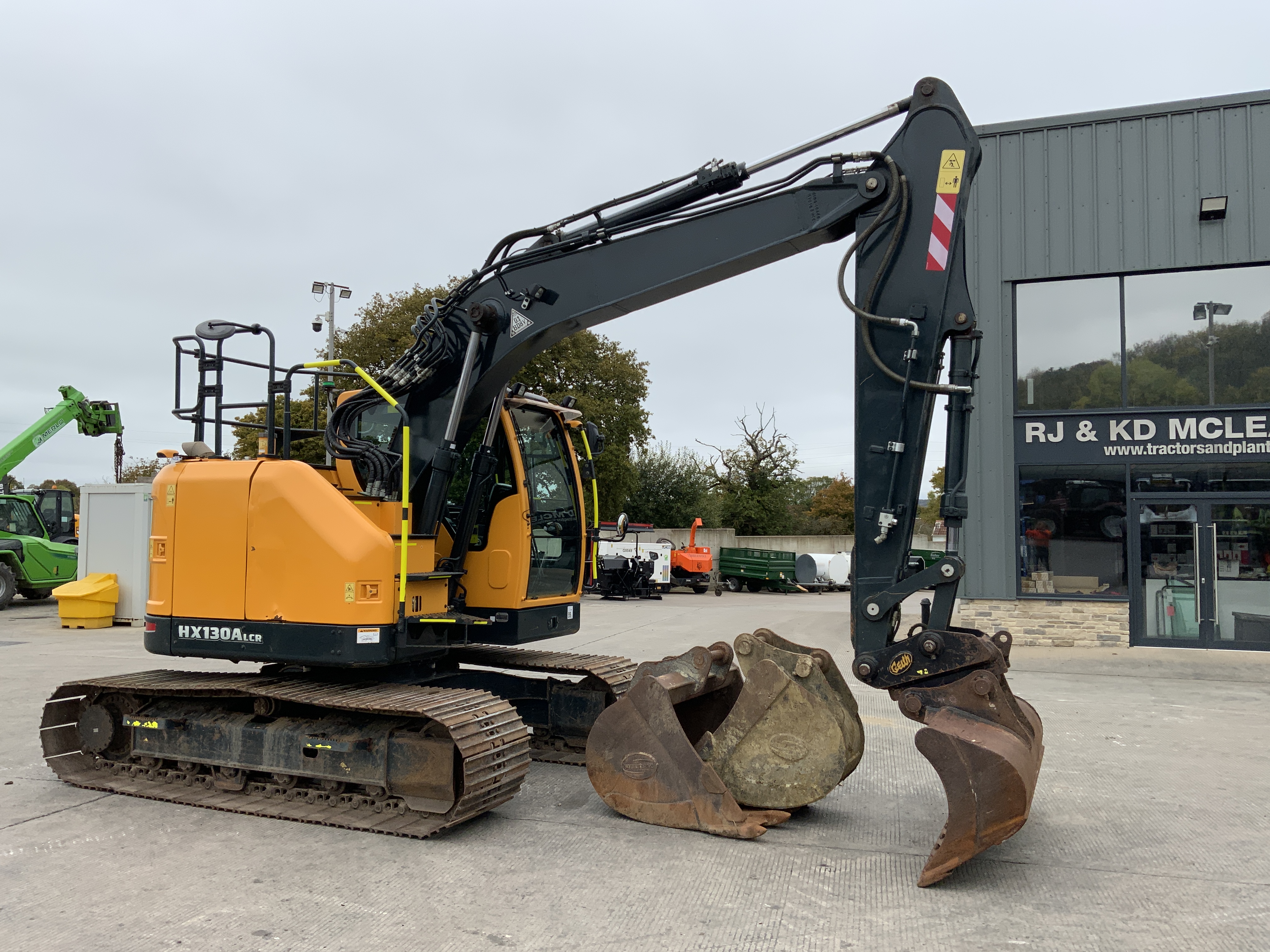 Hyundai HX130A lCR Digger (ST24831)