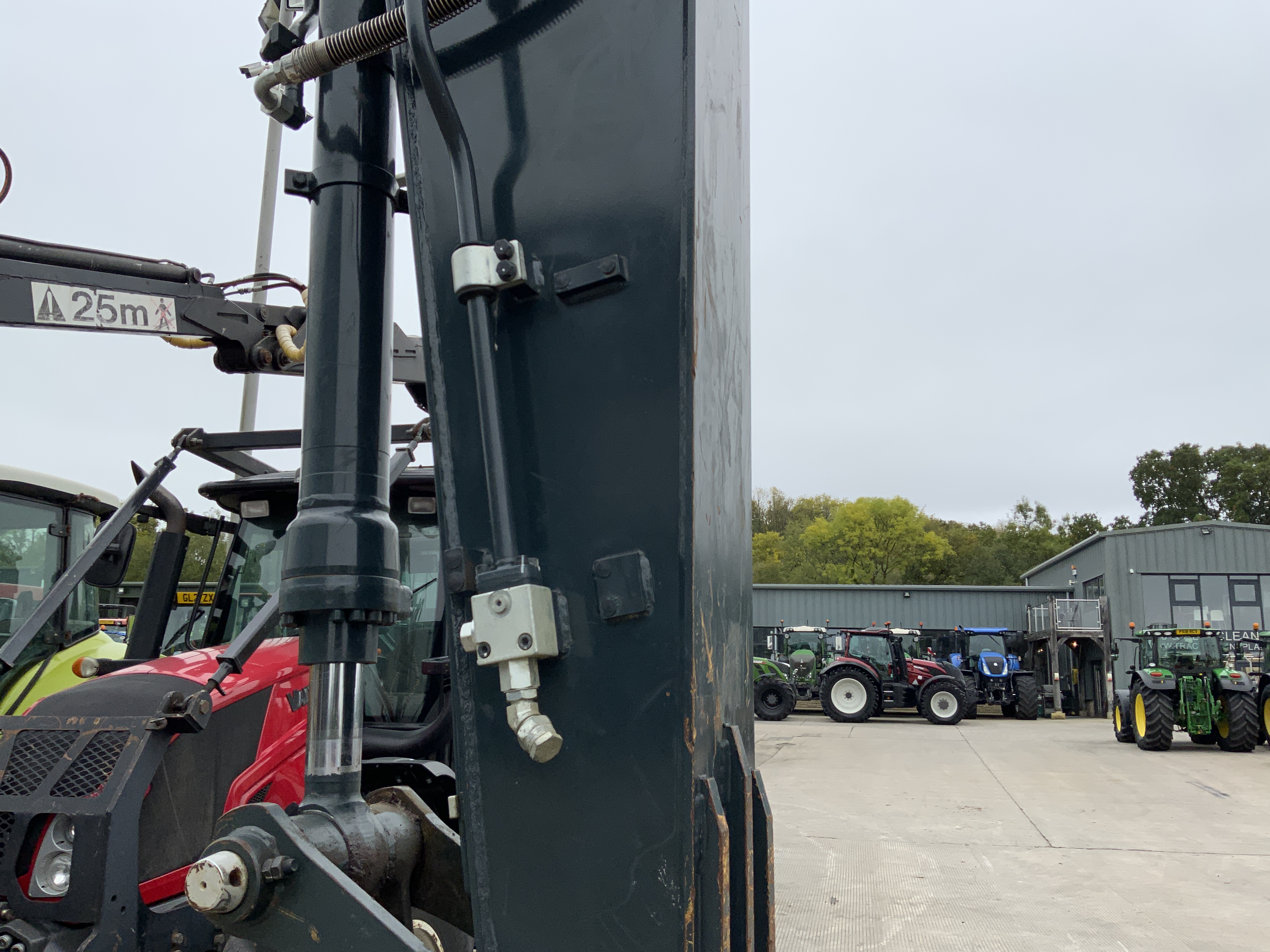 Hyundai HX130A lCR Digger (ST24831)