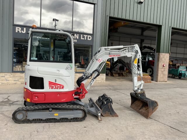 Takeuchi TB325R Digger (ST24928)