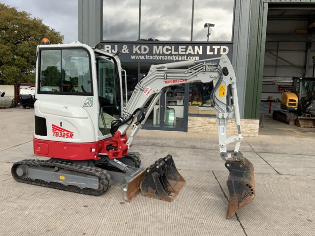 Takeuchi TB325R Digger (ST24928)