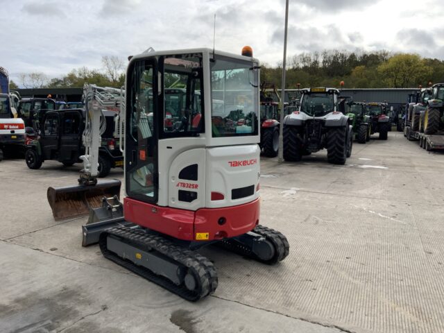 Takeuchi TB325R Digger (ST24928)