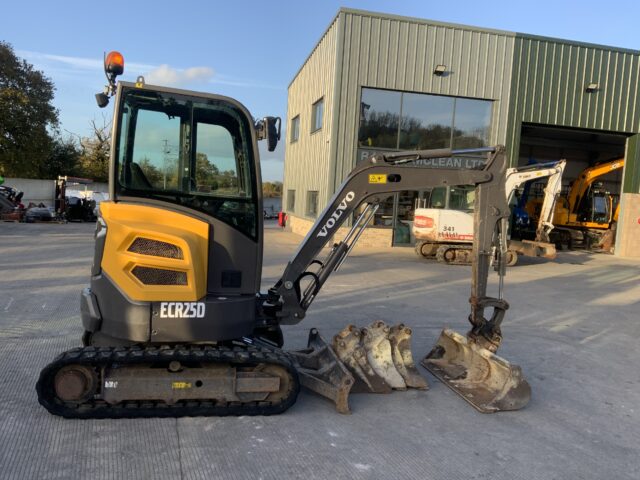 Volvo ECR25D Digger (ST24977)