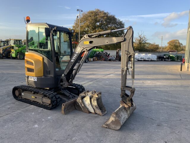 Volvo ECR25D Digger (ST24977)