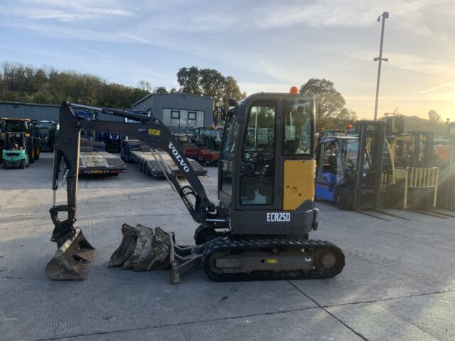 Volvo ECR25D Digger (ST24977)