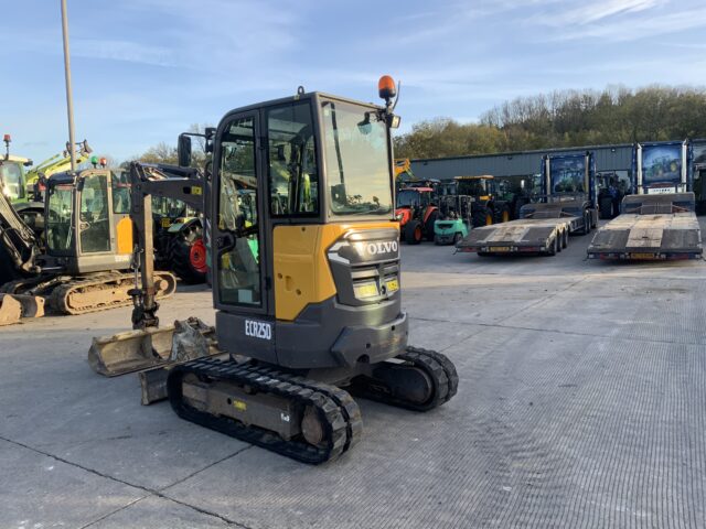 Volvo ECR25D Digger (ST24977)