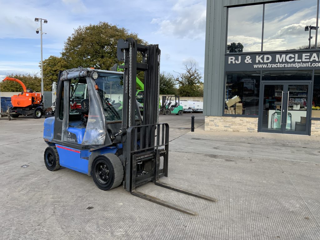 Nissan 30 Forklift (ST24877)