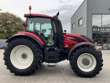 Valtra T254 Versu Tractor (ST24771) Valtra T254 Versu Tractor (ST24771)