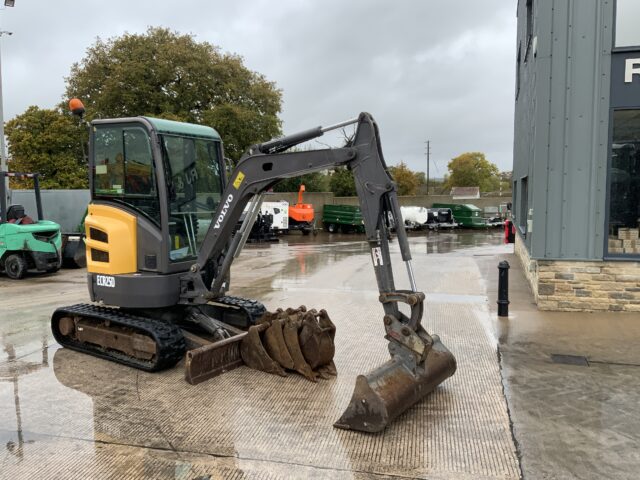Volvo ECR25D Digger (ST24840)