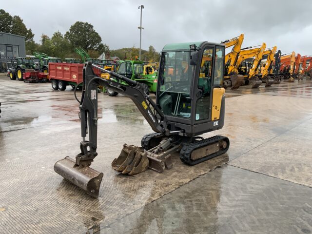 Volvo EC18C Digger (ST24839)