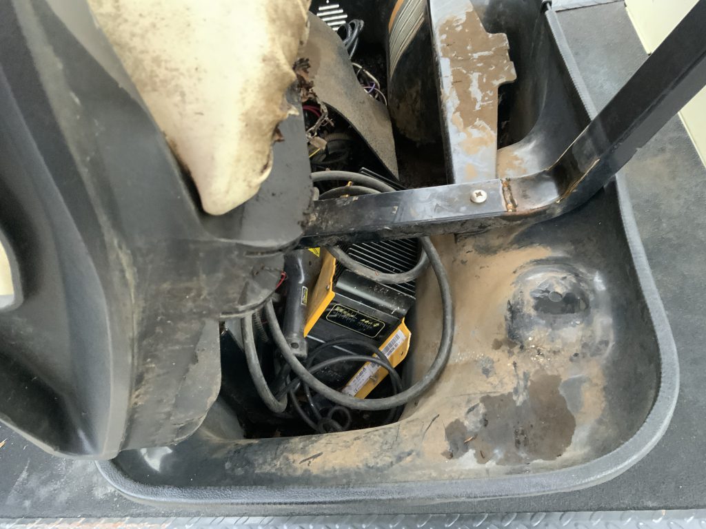 Cushman Shuttle 6 Golf Cart (ST24400)