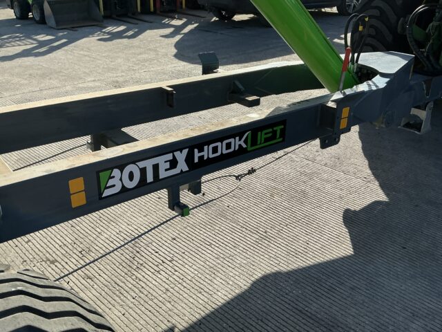 EFM/Botex 12T Hook Lift Trailer