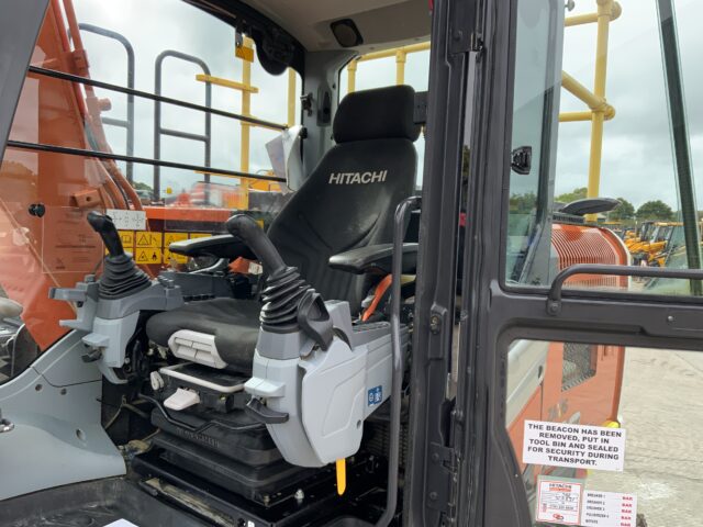 Hitachi Zaxis 130LCN-7 Digger (ST24443)