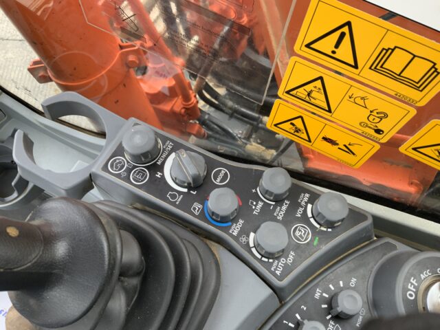 Hitachi Zaxis 130LCN-7 Digger (ST24443)