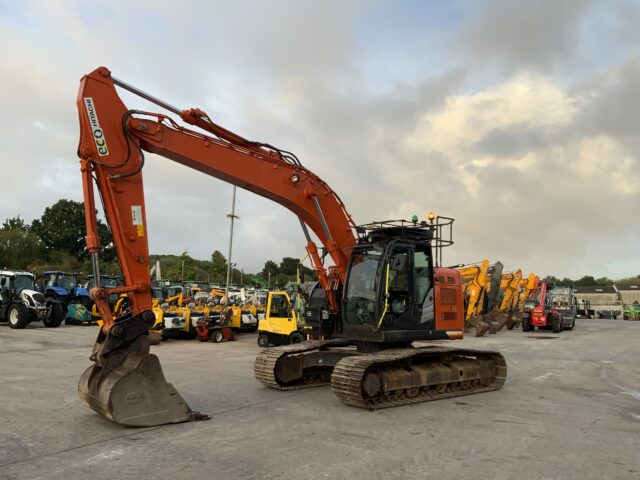 Hitachi Zaxis ZX225 us LC Digger (ST23966)