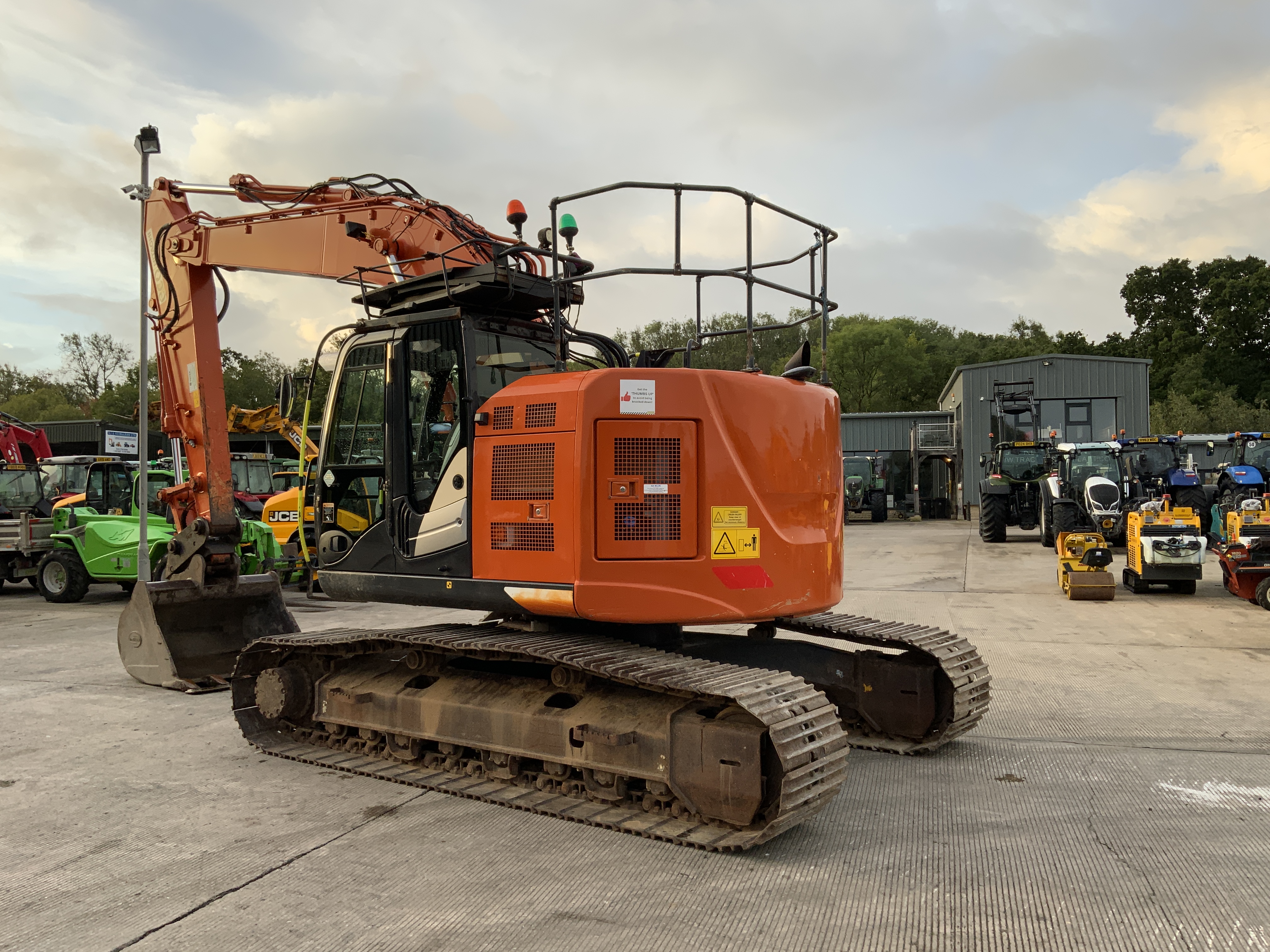 Hitachi Zaxis ZX225 us LC Digger (ST23966)