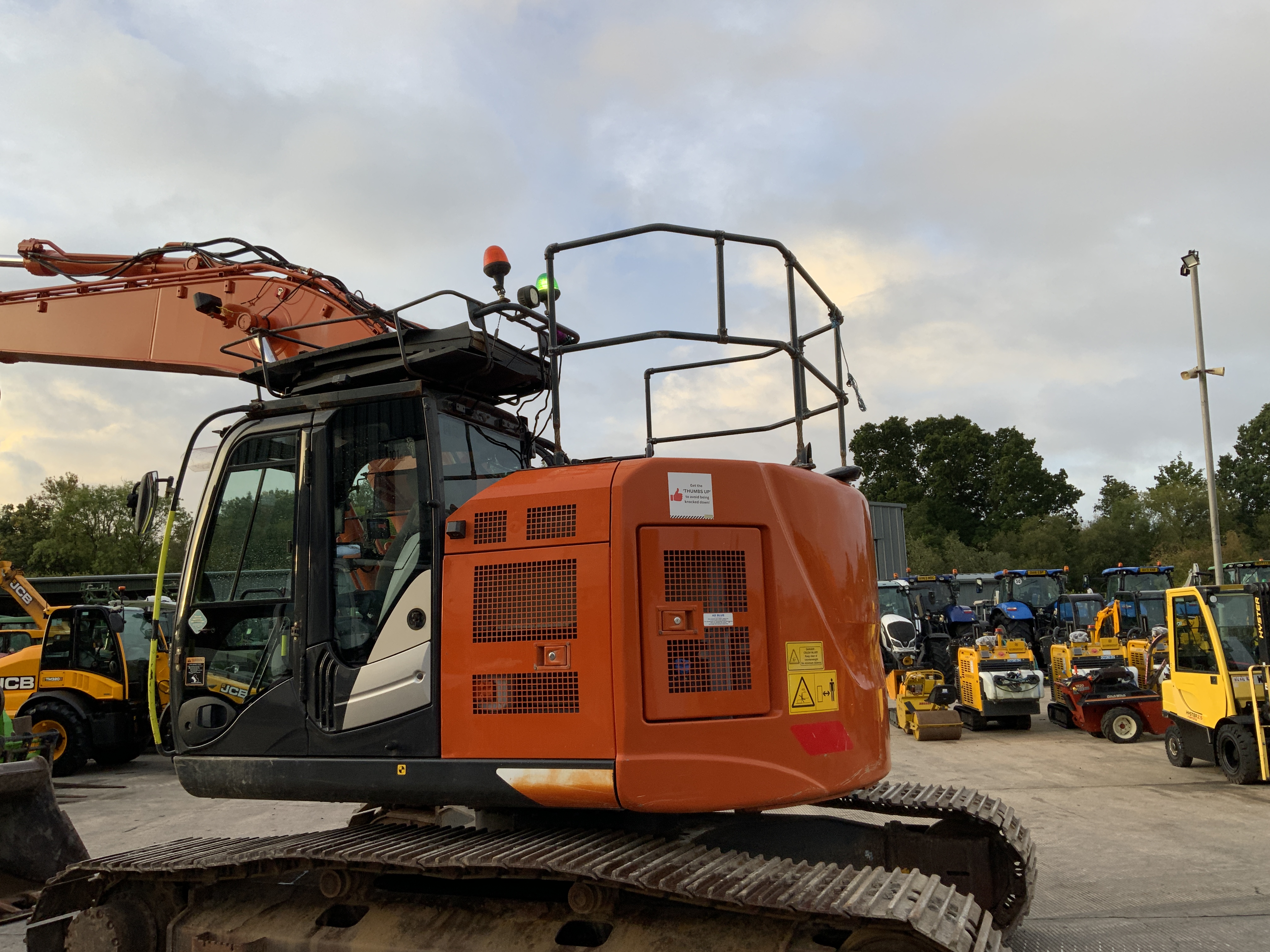 Hitachi Zaxis ZX225 us LC Digger (ST23966)