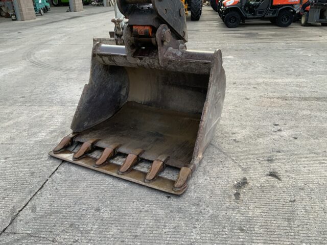 Hitachi Zaxis ZX225 us LC Digger (ST23966)