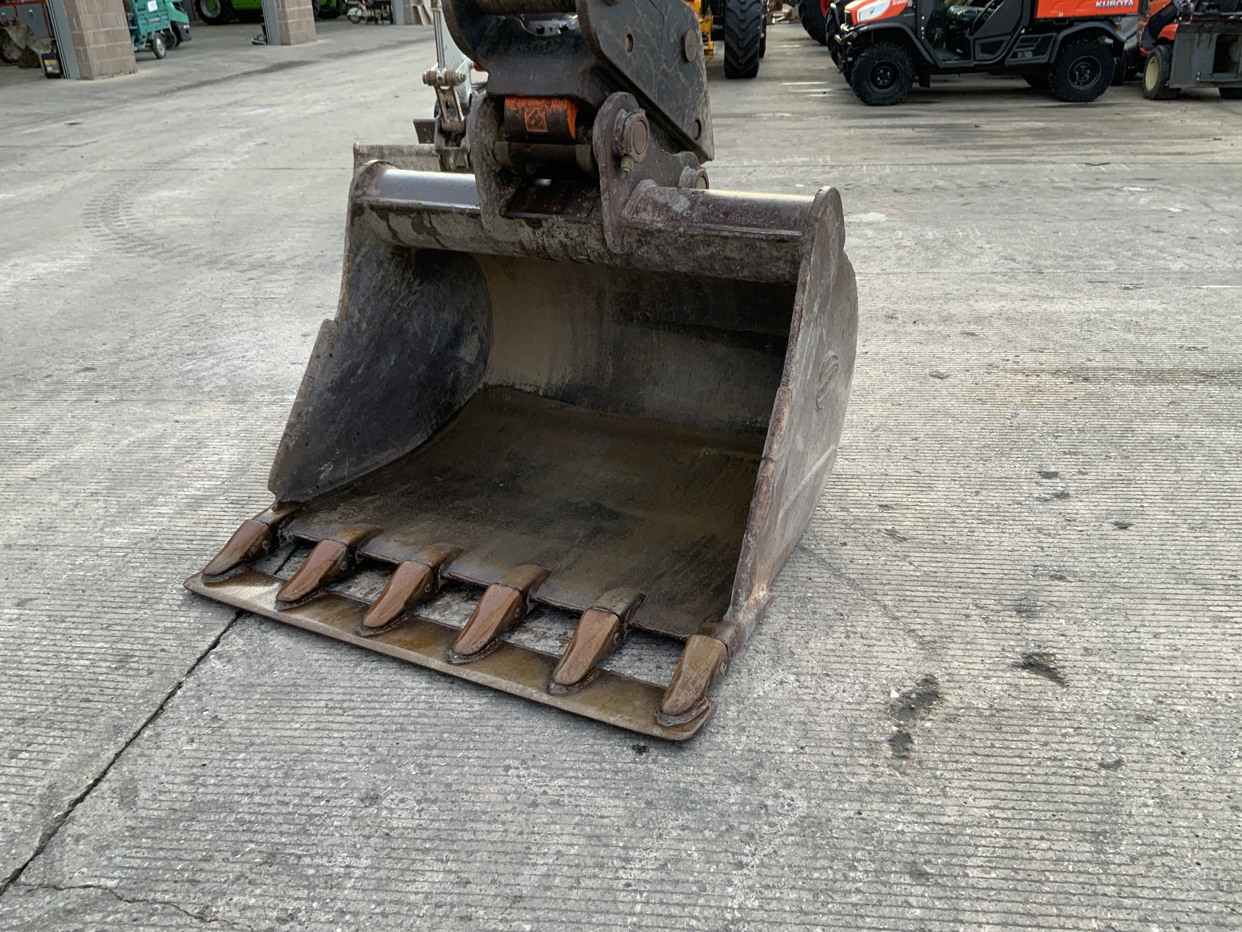 Hitachi Zaxis ZX225 us LC Digger (ST23966)