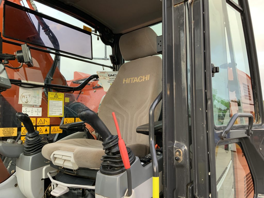 Hitachi Zaxis ZX225 us LC Digger (ST23966)