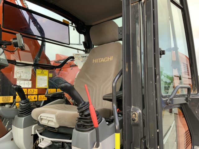 Hitachi Zaxis ZX225 us LC Digger (ST23966)