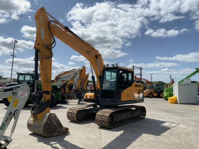 Hyundai HX140L Digger (ST23370)