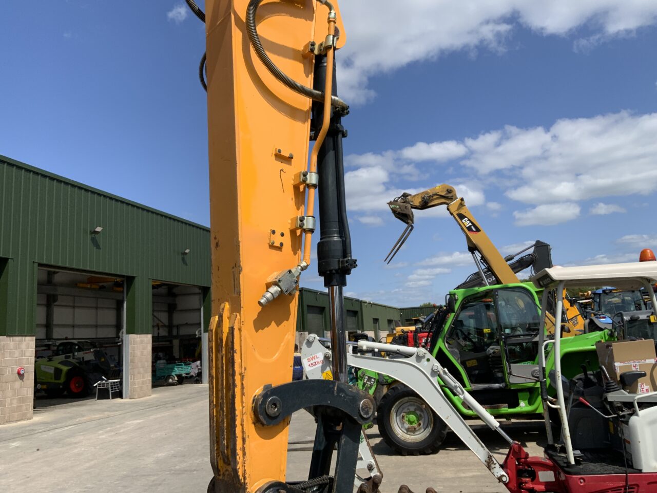 Hyundai HX140L Digger (ST23370)