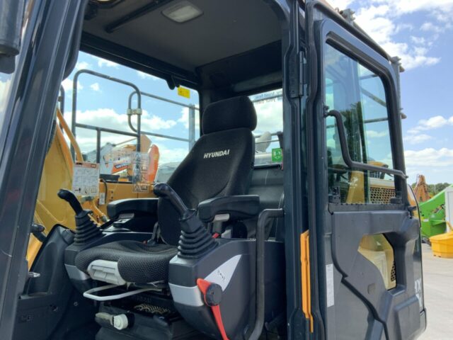 Hyundai HX140L Digger (ST23370)