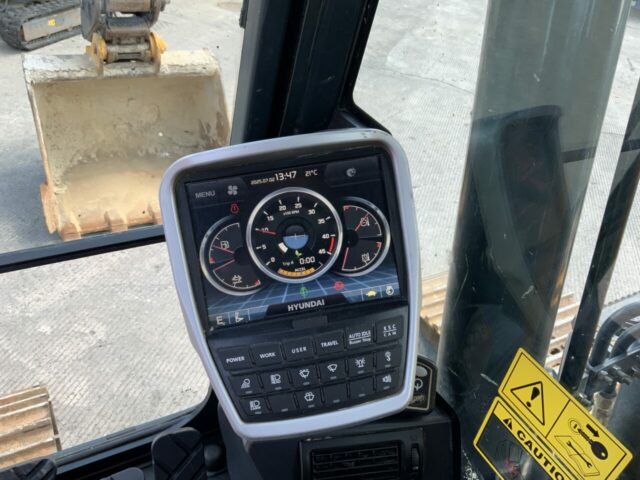 Hyundai HX140L Digger (ST23370)