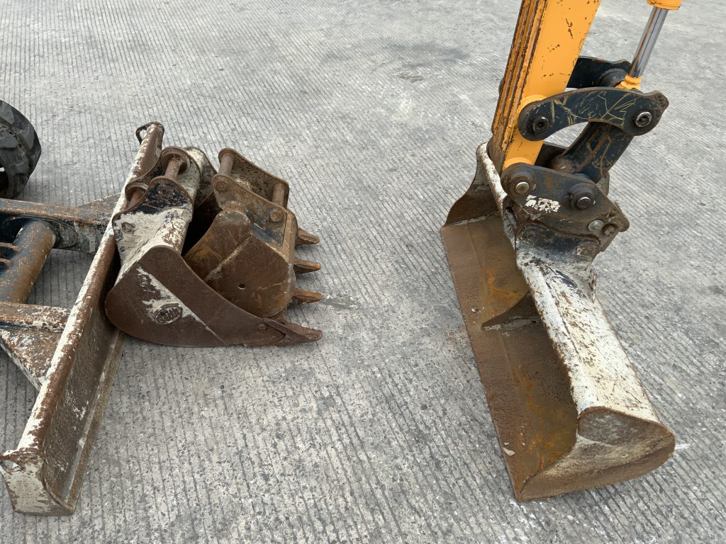 Hyundai Robex 27z-9 Digger (ST24418)