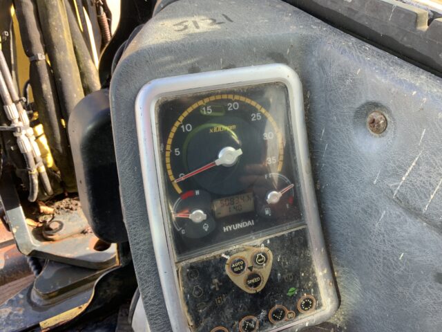 Hyundai Robex 55-9 Digger (ST24768)